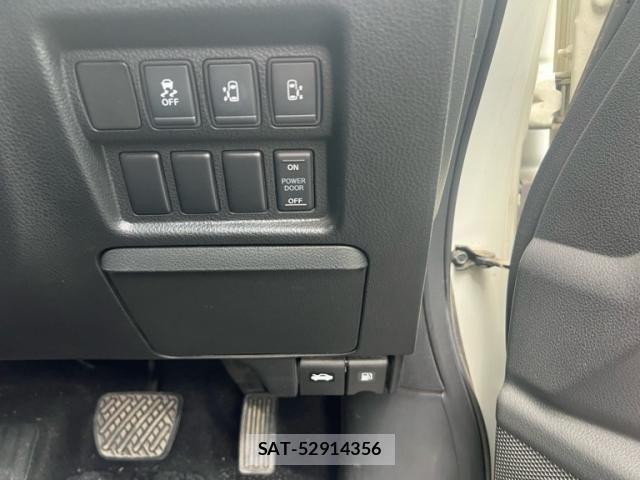 Nissan ELGRAND 2015-11 7616390-12