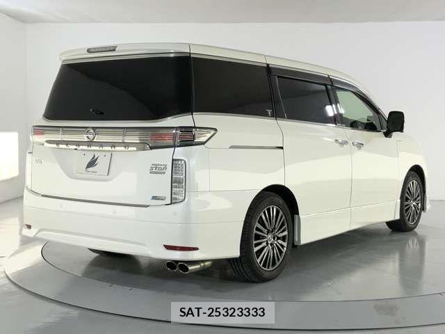 Nissan ELGRAND 2018-04 7616385-5