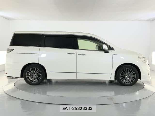 Nissan ELGRAND 2018-04 7616385-6