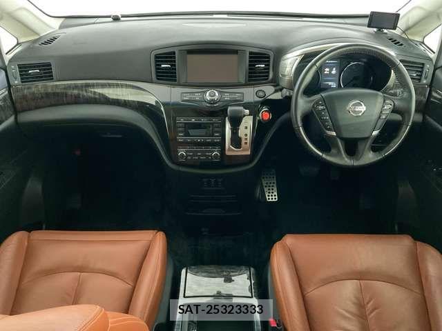 Nissan ELGRAND 2018-04 7616385-12