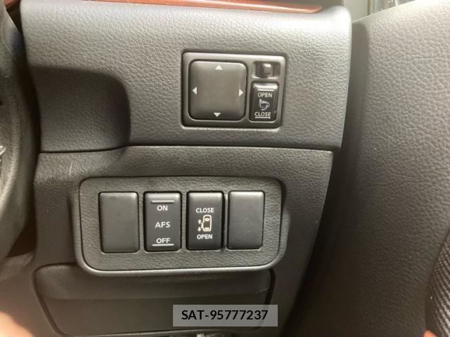 Nissan ELGRAND 2005-09 7616392-19