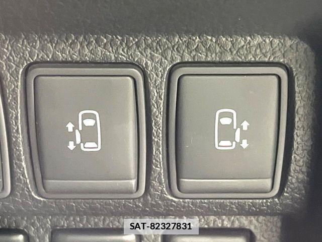 Nissan ELGRAND 2017-07 7723049-2