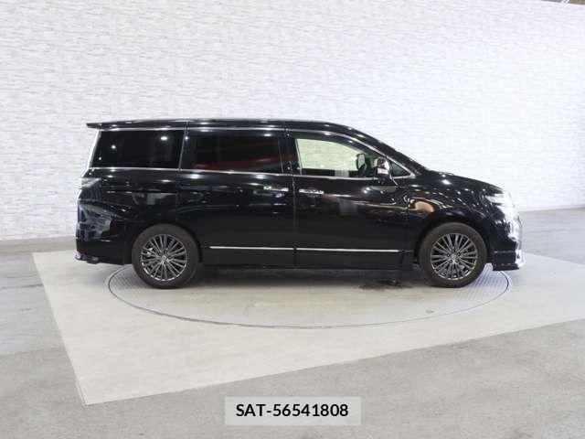 Nissan ELGRAND 2018-08 7723052-12