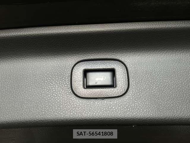 Nissan ELGRAND 2018-08 7723052-8