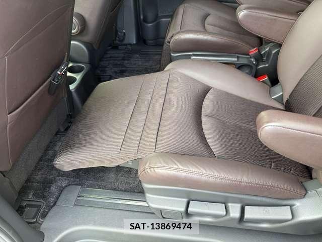 Nissan ELGRAND 2021-10 7784665-11