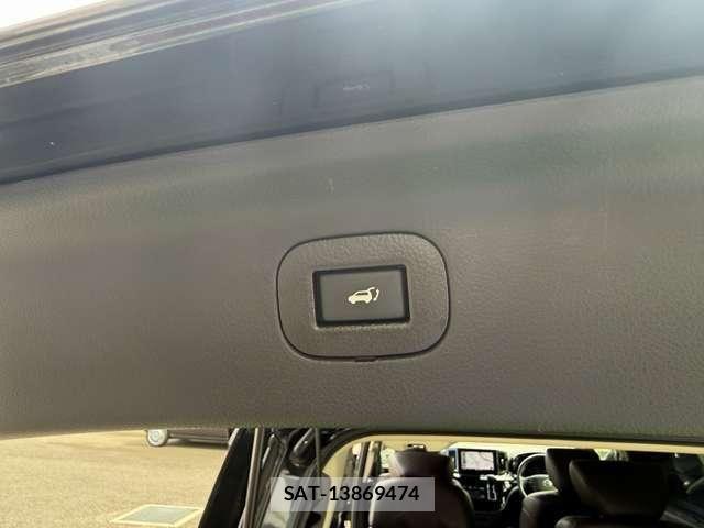 Nissan ELGRAND 2021-10 7784665-14