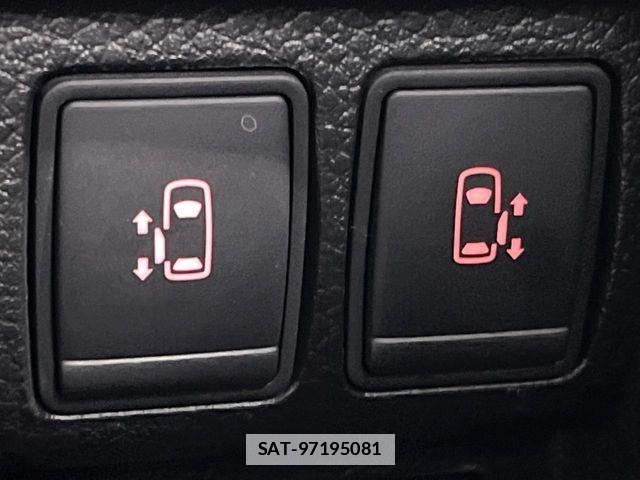 Nissan ELGRAND 2017-02 7784664-4