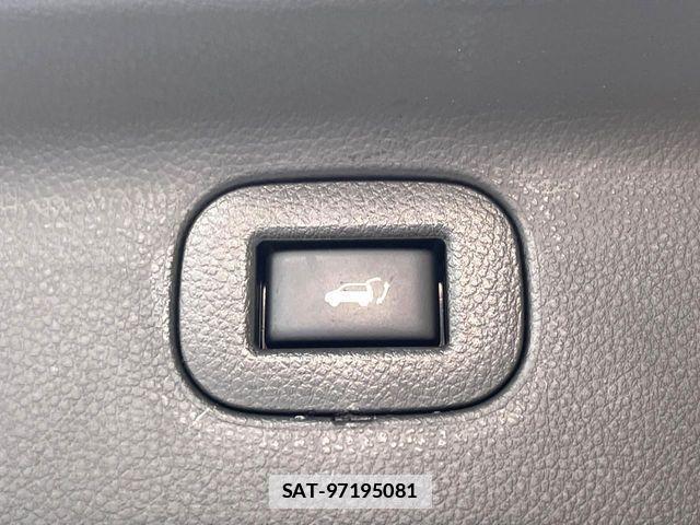 Nissan ELGRAND 2017-02 7784664-6