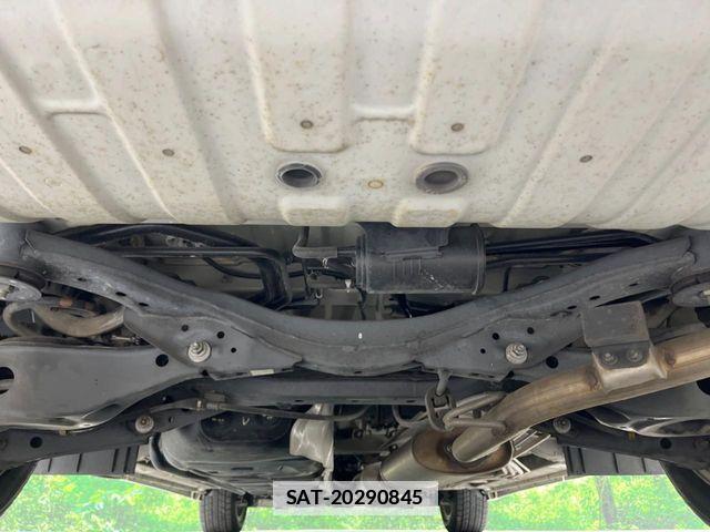 Nissan ELGRAND 2015-07 7784655-19