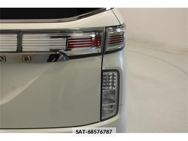 Nissan ELGRAND 2017-03 7784658-17