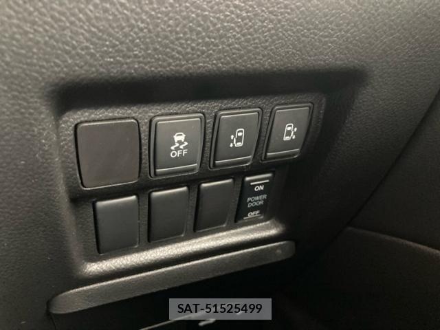 Nissan ELGRAND 2017-03 7876301-18