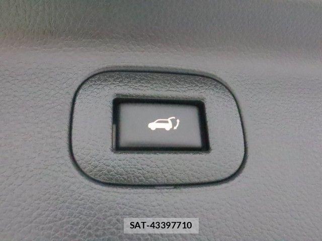 Nissan ELGRAND 2017-08 7876299-14
