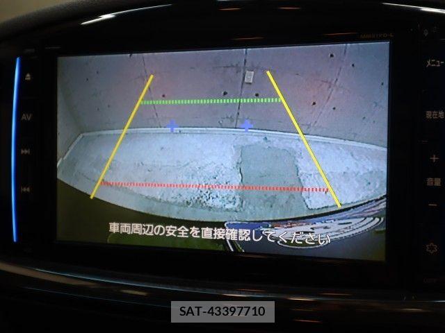 Nissan ELGRAND 2017-08 7876299-16