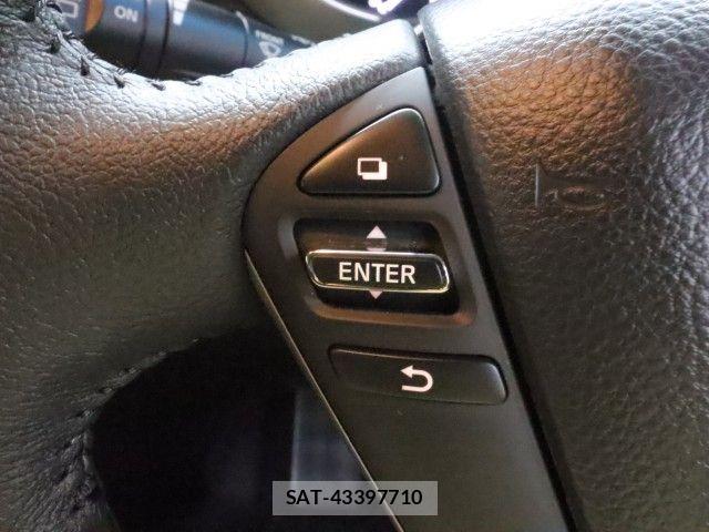 Nissan ELGRAND 2017-08 7876299-21