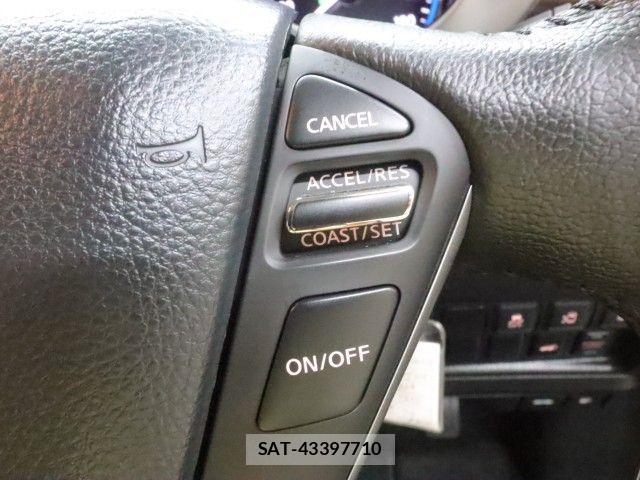 Nissan ELGRAND 2017-08 7876299-22