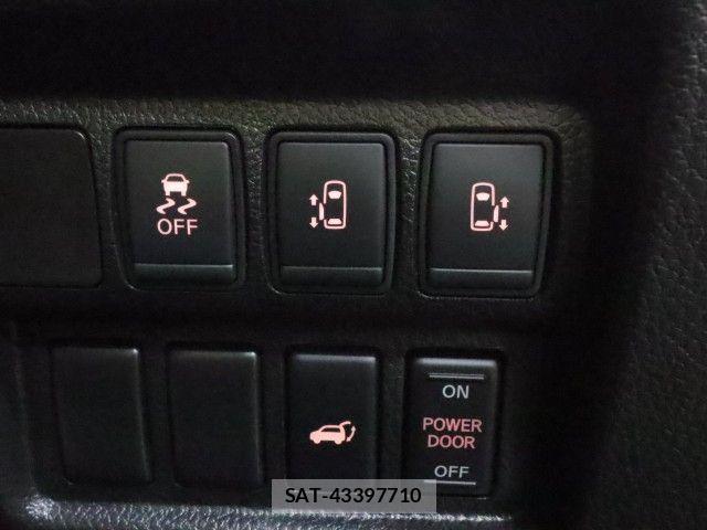 Nissan ELGRAND 2017-08 7876299-23