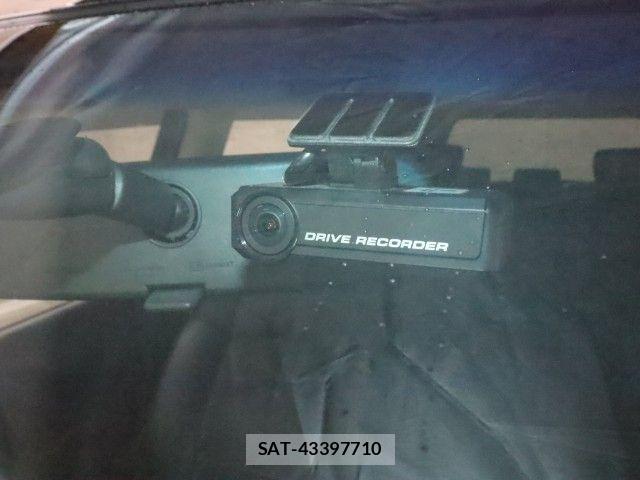 Nissan ELGRAND 2017-08 7876299-24