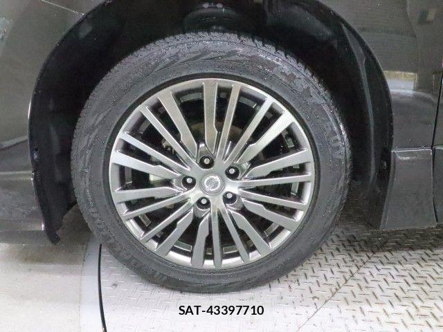 Nissan ELGRAND 2017-08 7876299-26
