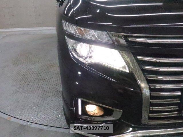 Nissan ELGRAND 2017-08 7876299-27