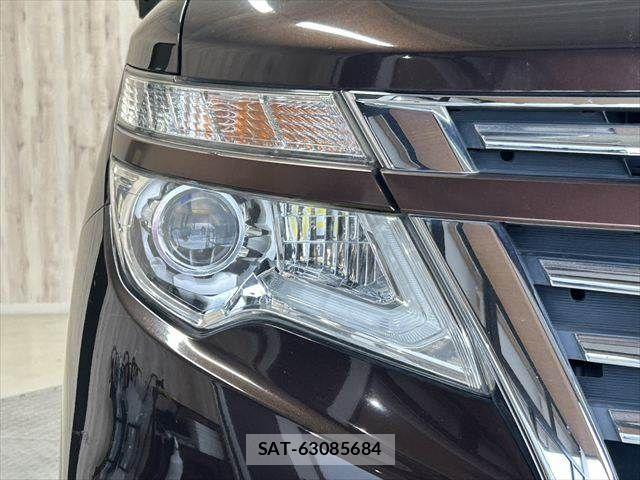 Nissan ELGRAND 2014-02 7902571-26