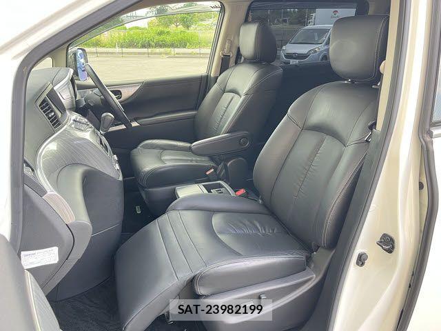 Nissan ELGRAND 2019-02 7961499-18