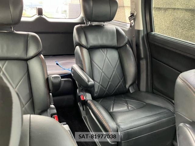 Nissan ELGRAND 2019-03 7979147-16
