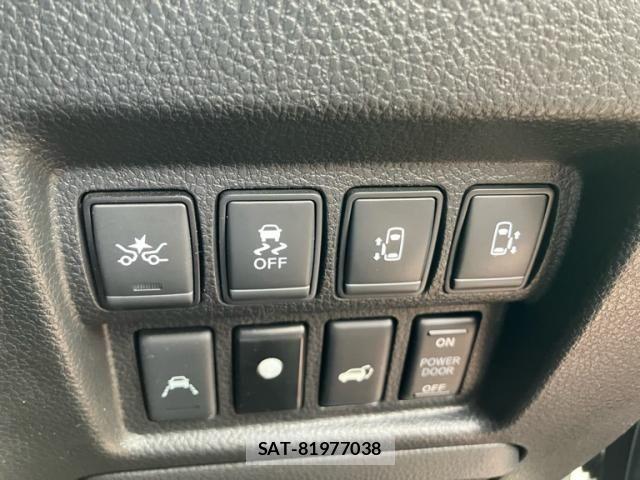 Nissan ELGRAND 2019-03 7979147-18