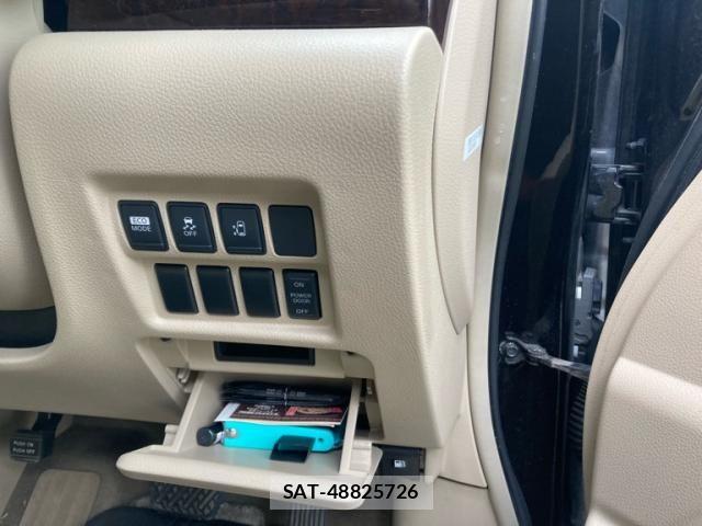 Nissan ELGRAND 2011-08 7979153-14