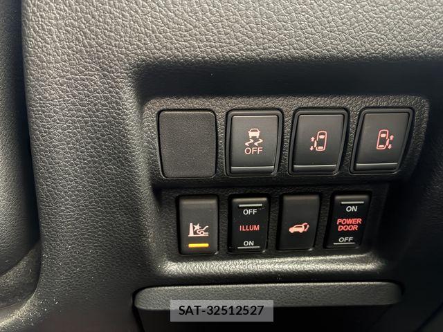 Nissan ELGRAND 2017-08 8035383-12