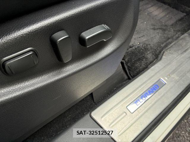 Nissan ELGRAND 2017-08 8035383-16