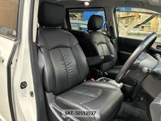 Nissan ELGRAND 2017-08 8035383-19