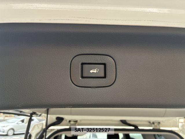 Nissan ELGRAND 2017-08 8035383-27