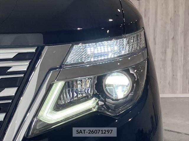 Nissan ELGRAND 2022-07 8035382-13