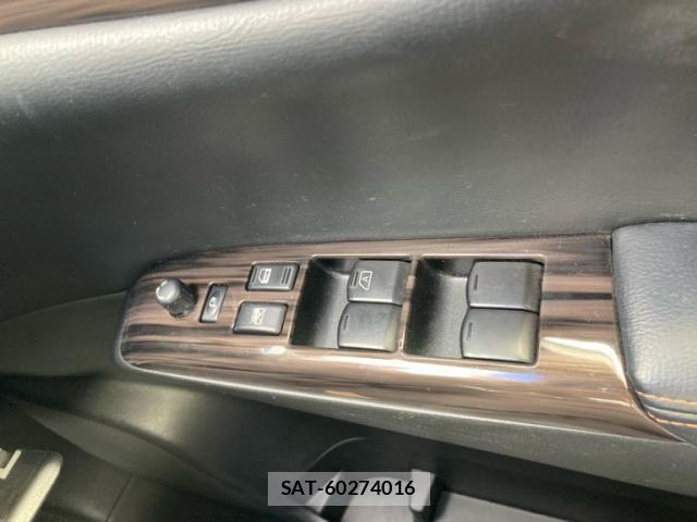 Nissan ELGRAND 2015-08 8073664-25