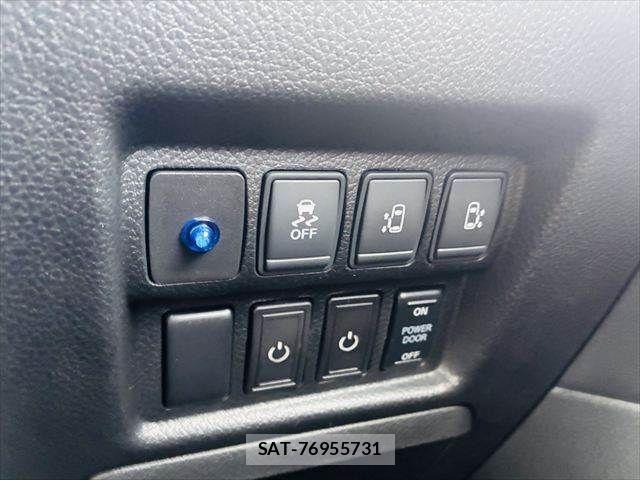 Nissan ELGRAND 2016-09 8073658-10