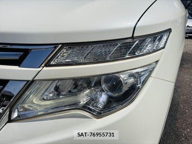 Nissan ELGRAND 2016-09 8073658-16