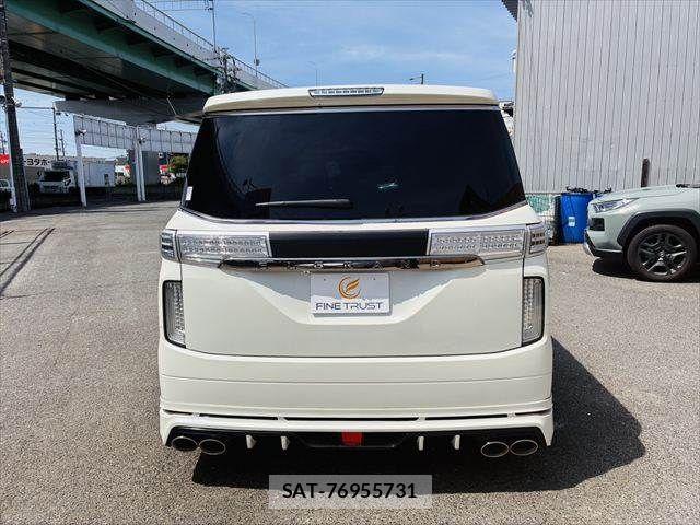 Nissan ELGRAND 2016-09 8073658-23