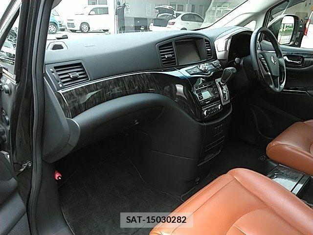 Nissan ELGRAND 2018-03 8073657-10