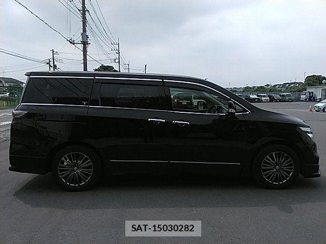Nissan ELGRAND 2018-03 8073657-16