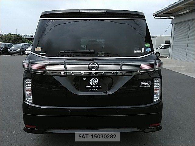 Nissan ELGRAND 2018-03 8073657-4