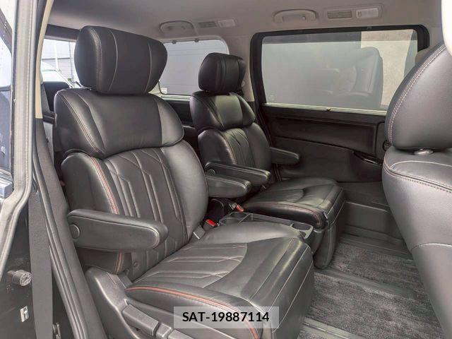 Nissan ELGRAND 2018-07 8073656-11