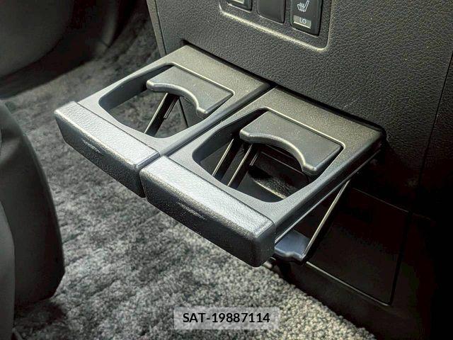 Nissan ELGRAND 2018-07 8073656-15