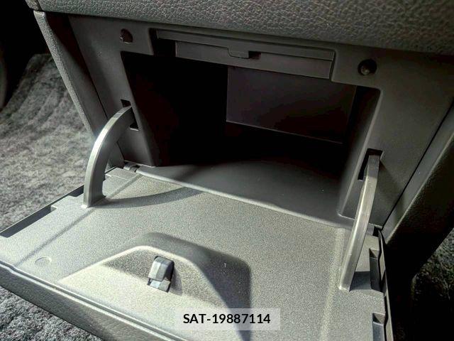 Nissan ELGRAND 2018-07 8073656-17