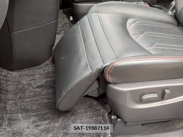 Nissan ELGRAND 2018-07 8073656-19