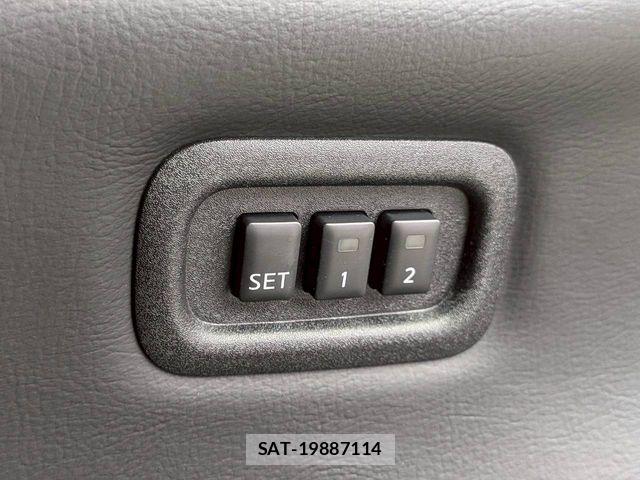 Nissan ELGRAND 2018-07 8073656-7