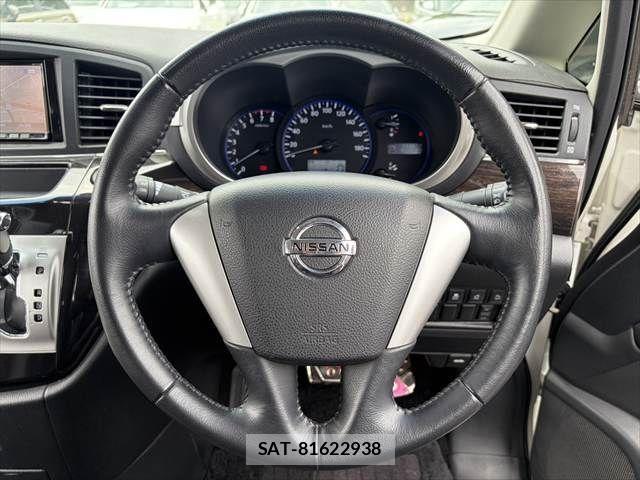 Nissan ELGRAND 2011-11 8073665-12