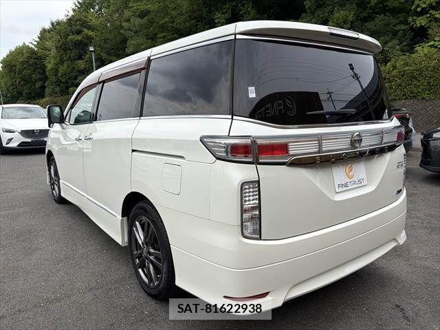 Nissan ELGRAND 2011-11 8073665-21