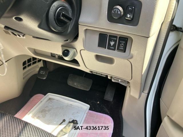 Nissan ELGRAND 2004-05 8073666-19