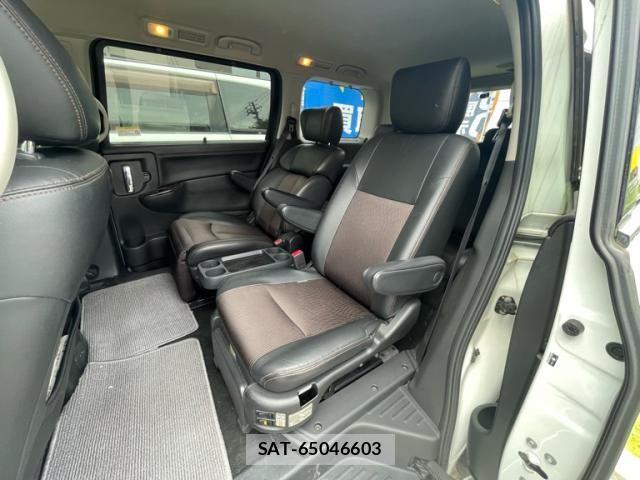 Nissan ELGRAND 2016-02 8099023-10