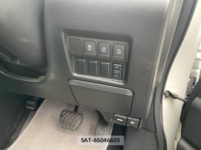 Nissan ELGRAND 2016-02 8099023-12